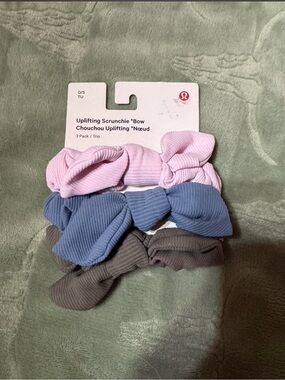 lululemon athletica Kids Uplifting Bow Scrunchie 3-Pack - Pink, Blue, Gray